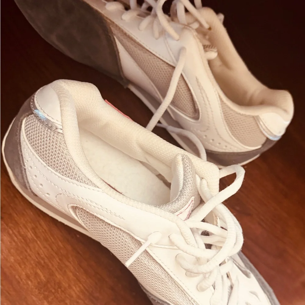 Men's Athletic Shoes - White, Red, and Gray - Picture 5 of 7